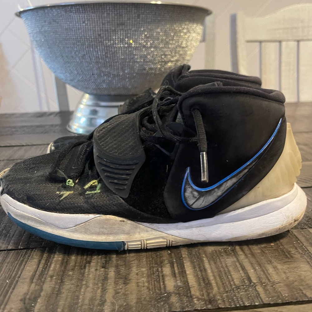 Used a couple of times, young size  7 Y